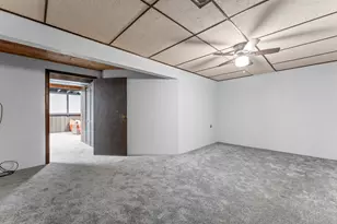 619 West End Rd, Roselle, IL 60172 - Photo 34