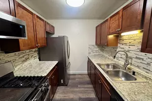 270 Shorewood Dr, Glendale Heights, IL 60139 - Photo 2