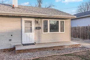 334 E Baker St, Bloomington, IL 61701 - Photo 2