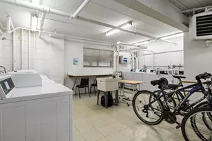 7540 N Ridge Blvd, Chicago, IL 60645 - Photo 14