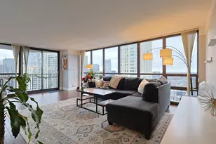 10 E Ontario St, Chicago, IL 60611 - Photo 2