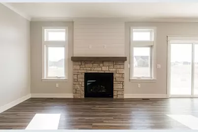 734 Independence Avenue, Sycamore, IL 60178 - Photo 6