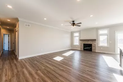 734 Independence Avenue, Sycamore, IL 60178 - Photo 4