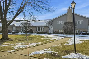 10829 Minnesota Ct, Orland Park, IL 60467 - Photo 2