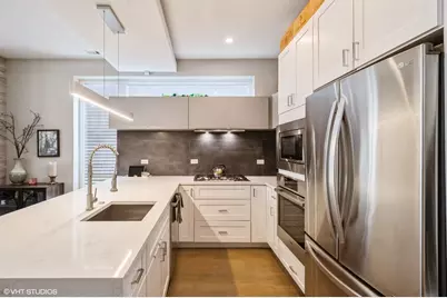 1543 W Augusta Boulevard #2, Chicago, IL 60642 - Photo 4