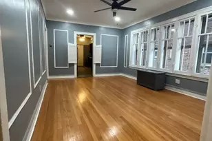 7817 S Phillips Ave, Chicago, IL 60649 - Photo 2