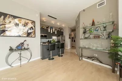 [Address not provided], Chicago, IL 60654 - Photo 8