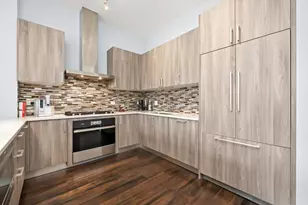 367 W Locust St, Chicago, IL 60610 - Photo 8