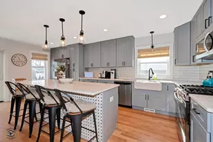 9751 S Hamlin Ave, Evergreen Park, IL 60805 - Photo 6