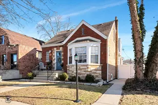 9751 S Hamlin Ave, Evergreen Park, IL 60805 - Photo 2