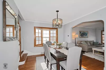 9751 S Hamlin Avenue, Evergreen Park, IL 60805 - Photo 4