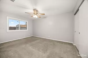 386 Campus Dr, Elgin, IL 60120 - Photo 12
