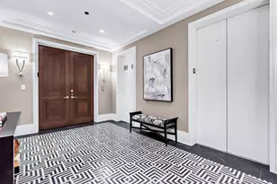 159 E Walton Pl, Chicago, IL 60611 - Photo 2