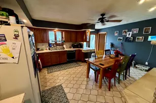 2276 Cross St, Freeport, IL 61032 - Photo 6