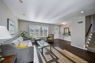 541 Park Row, Glen Ellyn, IL 60137 - Photo 2