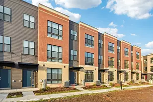 373 Summit Cir, Lombard, IL 60148 - Photo 2