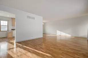 24W681 Woodcrest Dr, Naperville, IL 60540 - Photo 4