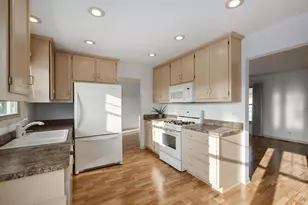 24W681 Woodcrest Dr, Naperville, IL 60540 - Photo 10