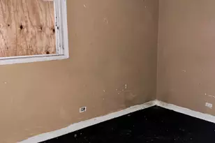 10235 S Oglesby Ave, Chicago, IL 60617 - Photo 10