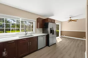 1705 College Green Dr, Elgin, IL 60123 - Photo 4