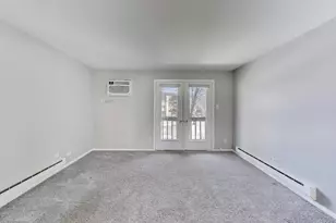 682 Daisy Ln, Roselle, IL 60172 - Photo 4