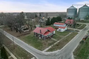 112 E Jefferson St, Dana, IL 61321 - Photo 2