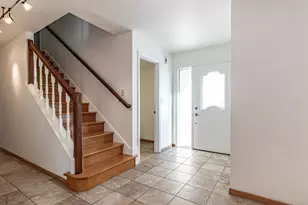 640 Sanders Ct, Gurnee, IL 60031 - Photo 4