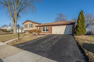 8069 S Brockton Ct, Hanover Park, IL 60133 - Photo 30