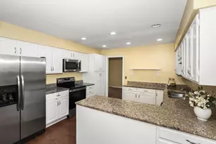 859 Saddlewood Dr, Glen Ellyn, IL 60137 - Photo 12