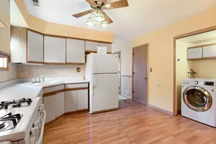 17475 W Chestnut Ln, Gurnee, IL 60031 - Photo 6