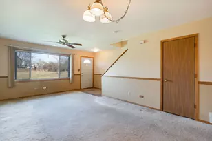 17475 W Chestnut Ln, Gurnee, IL 60031 - Photo 2