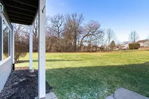 17475 W Chestnut Ln, Gurnee, IL 60031 - Photo 14