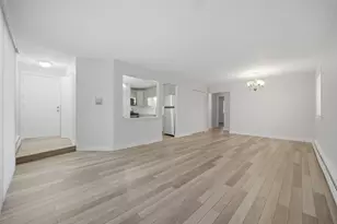 2556 Waterbury Dr, Woodridge, IL 60517 - Photo 2