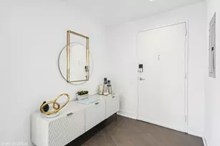 510 W Erie St, Chicago, IL 60654 - Photo 2