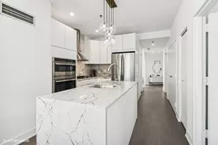 510 W Erie St, Chicago, IL 60654 - Photo 6