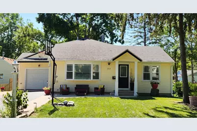 212 Lewis Avenue, Wauconda, IL 60084 - Photo 2