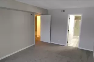 18600 Village West Dr, Hazel Crest, IL 60429 - Photo 8