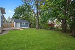 1009 Augusta Ave, Elgin, IL 60120 - Photo 6