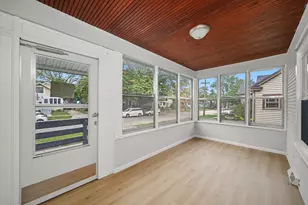 1009 Augusta Ave, Elgin, IL 60120 - Photo 4