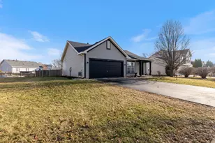 706 Keller St, Plano, IL 60545 - Photo 1