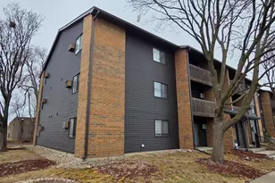 627 Virginia Rd, Crystal Lake, IL 60014 - Photo 2