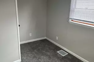 108 E Cleveland St, Heyworth, IL 61745 - Photo 10