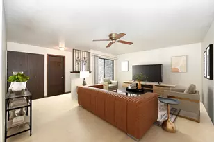 951 Chelsea Ln, Schaumburg, IL 60193 - Photo 10