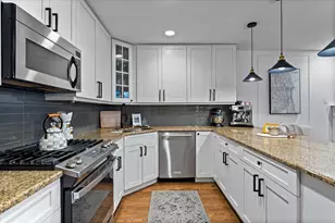 1348 W George St, Chicago, IL 60657 - Photo 10