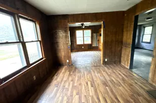 1221 June St, Kewanee, IL 61443 - Photo 2