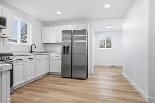 1207 W Walnut St, Bloomington, IL 61701 - Photo 10