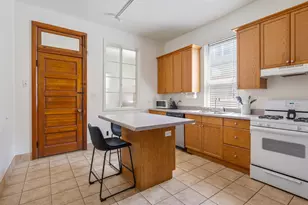 3809 N Kenmore Ave, Chicago, IL 60613 - Photo 10