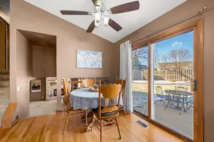 431 Badger Ln, Oswego, IL 60543 - Photo 6