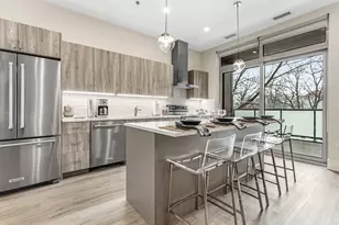 435 Madison St, Oak Park, IL 60302 - Photo 2