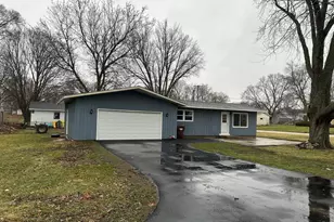 307 Grant St, Harvard, IL 60033 - Photo 4